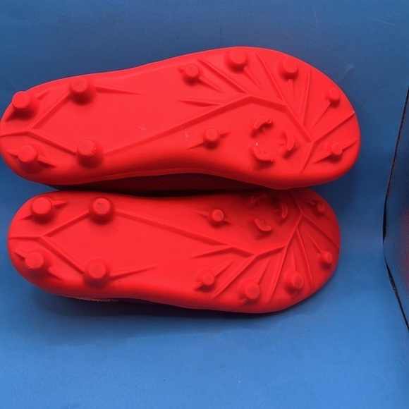 Ground soccer cleats burgundy/orange - kids
Size 12.5c - Picture 6 of 7